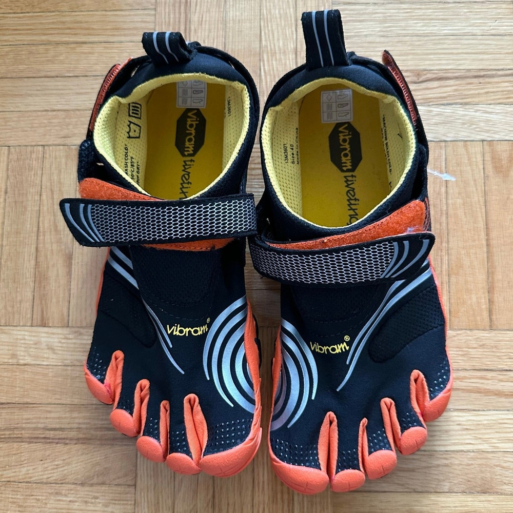 Vibram FiveFingers Minimalist Barefoot Shoes – (Size: 9 US-  / 40 EU / 10” long)